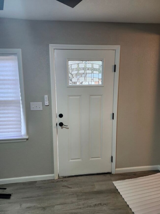 Building Photo - Remodeled FAMCEE Home