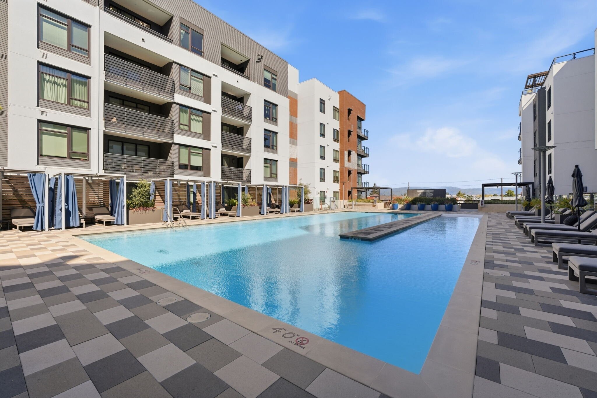 Building Photo - 3578 Rambla Pl