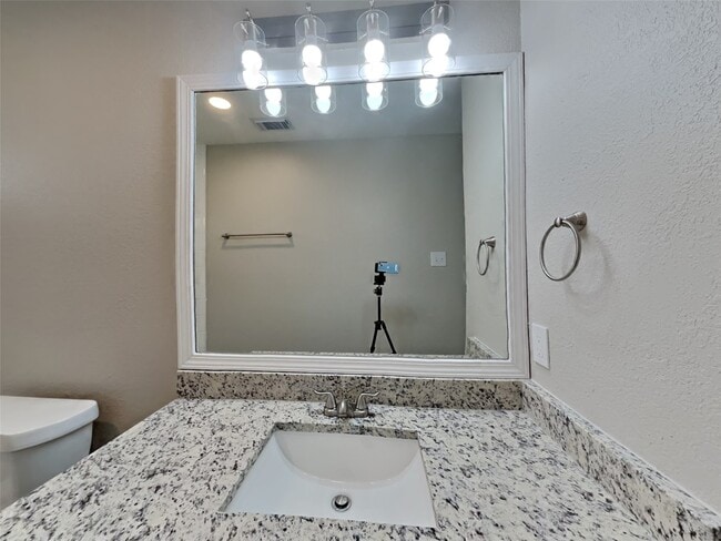 Building Photo - 20110 18th Fairway Dr