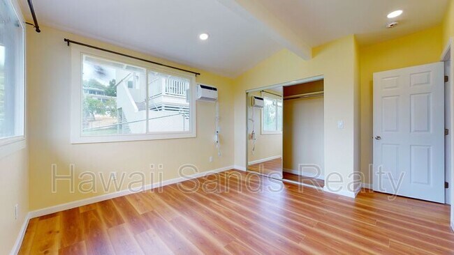 Building Photo - 1242 Mamalu St