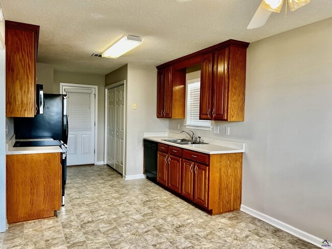 Building Photo - 201 Tyson Glen Dr