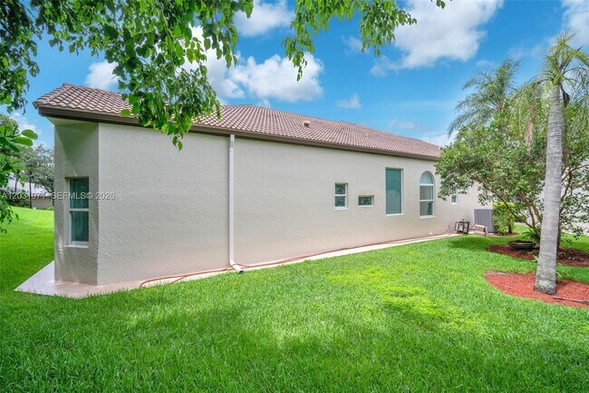 Building Photo - 2163 Bay Ct