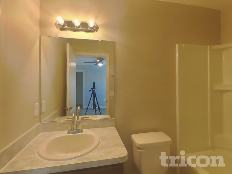 Building Photo - 6046 Eagle Pointe Dr