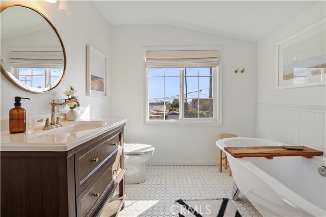 Building Photo - 725 N Bandini St