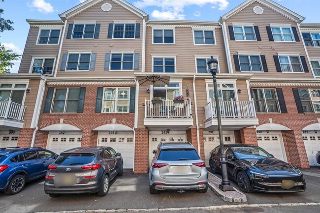 Building Photo - 292 Roslyn Ct