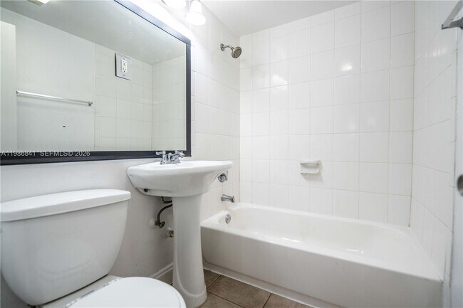 Building Photo - 715 NE 6th St