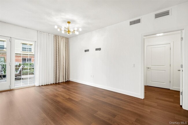 Building Photo - Byron