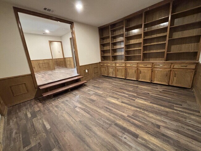 Building Photo - 1848 Houston St