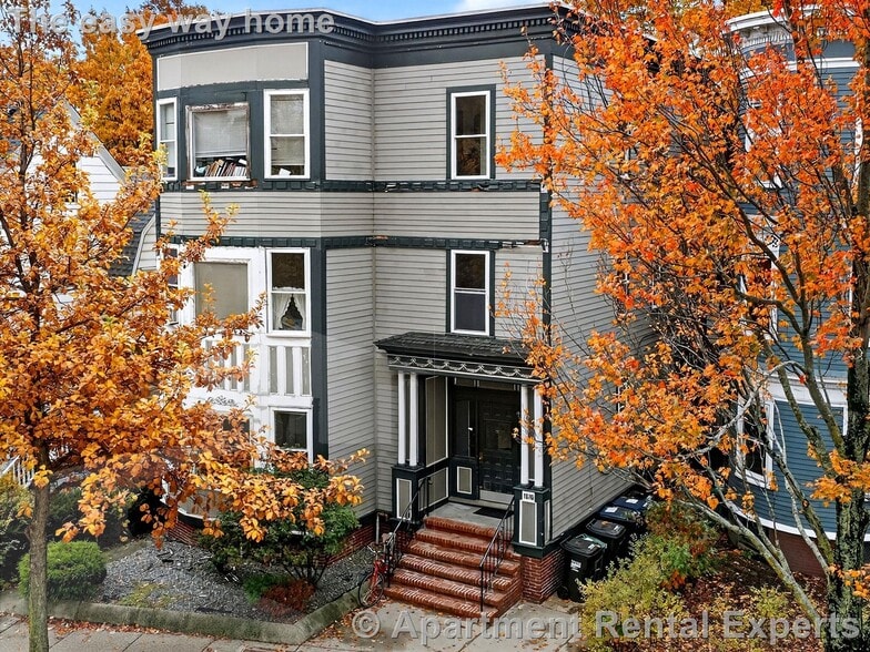 Building Photo - 1576 Cambridge St