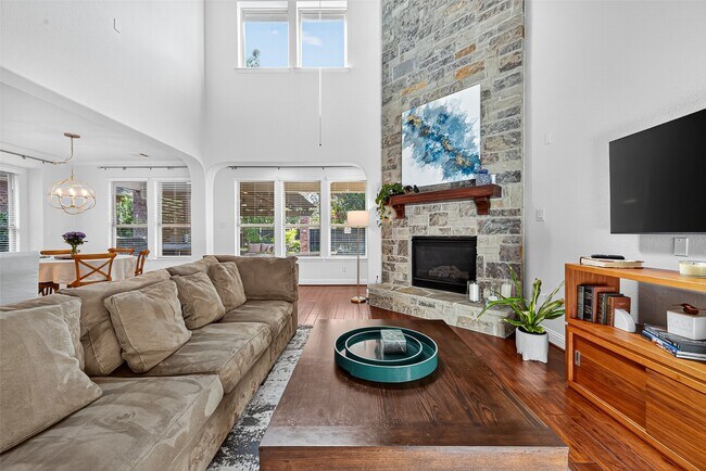 Building Photo - 122 Lindenberry Cir