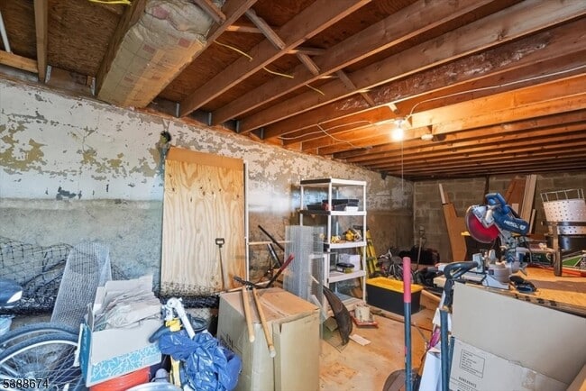 Building Photo - 7 Birchwood Rd