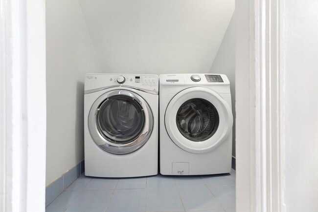 Building Photo - 1004 South St