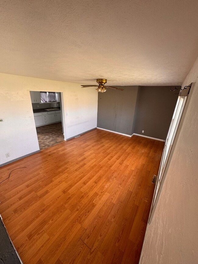 Building Photo - 3 Bed 1 Bath HOUSE