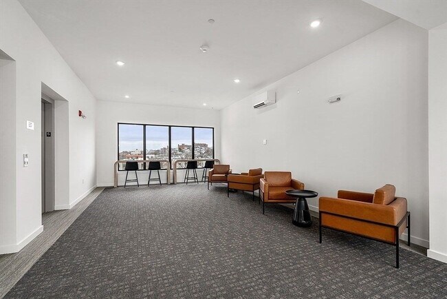 Building Photo - 267 Old Colony Ave