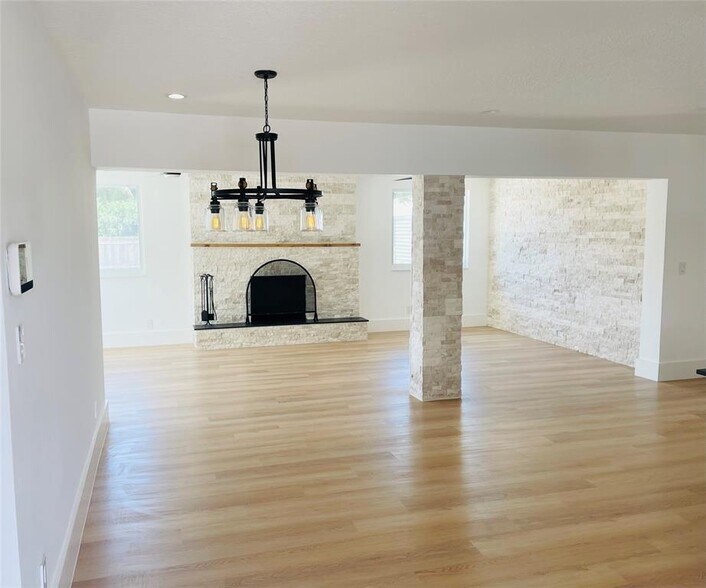 Building Photo - 924 SW 11th St