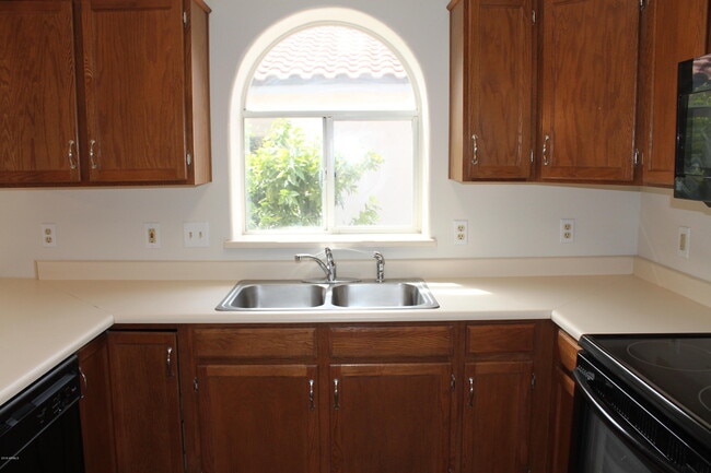 Building Photo - 1017 W Redondo Dr
