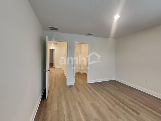 Building Photo - 3771 Lk Blf Lp