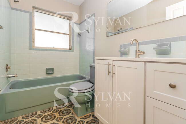 Building Photo - Coming HOME never felt so good!