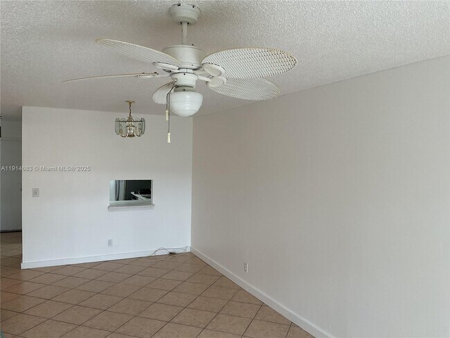 Building Photo - 301 Cambridge Rd