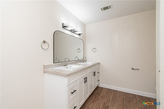 Building Photo - 304 Timber Ridge Dr