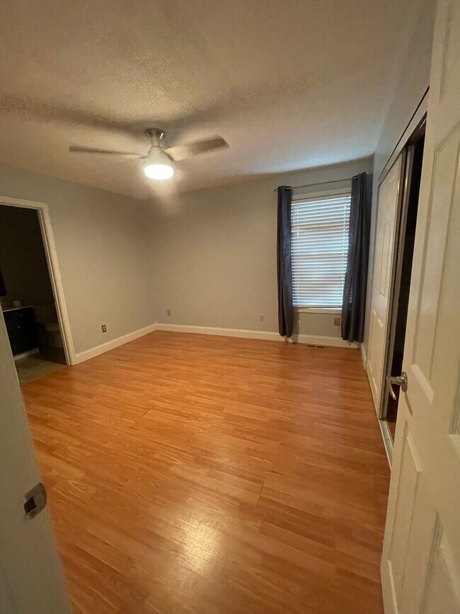 Building Photo - 3808 Raintree Dr