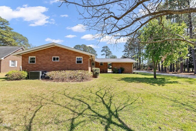 Building Photo - 1114 S 2nd St