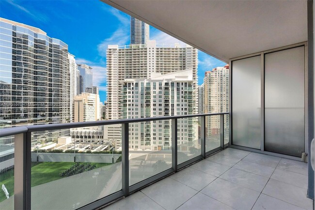 Building Photo - 1300 Brickell Bay Dr