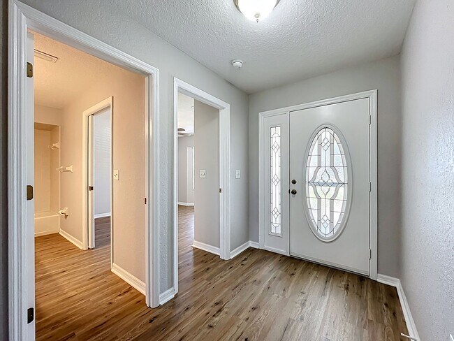 Building Photo - 2 Bedroom, 2 Bath | Lake Community | Dock & Boat Ramp Access