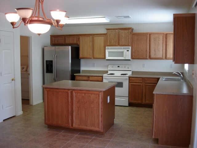 Building Photo - Charming 4 Bed 2.5 Bath Buckeye Home