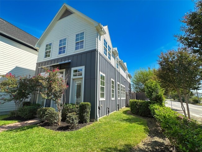 Building Photo - 8602 Emnora Ln