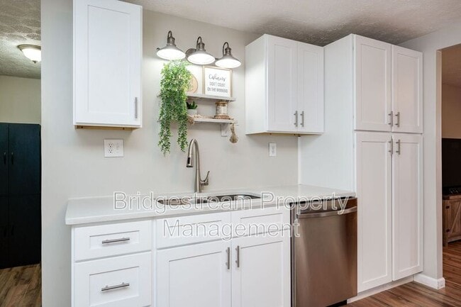 Building Photo - 655 Eavey St