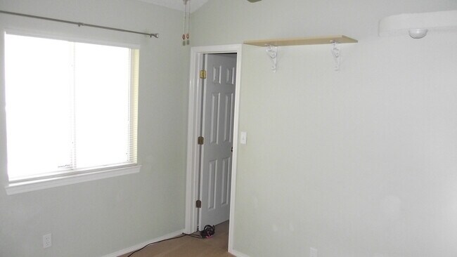 Building Photo - Northeast El Paso 3 Bed/2 Bath with Refrig A/C