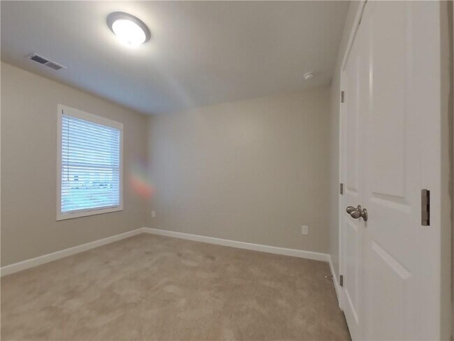 Building Photo - 123 E Rdg Wy
