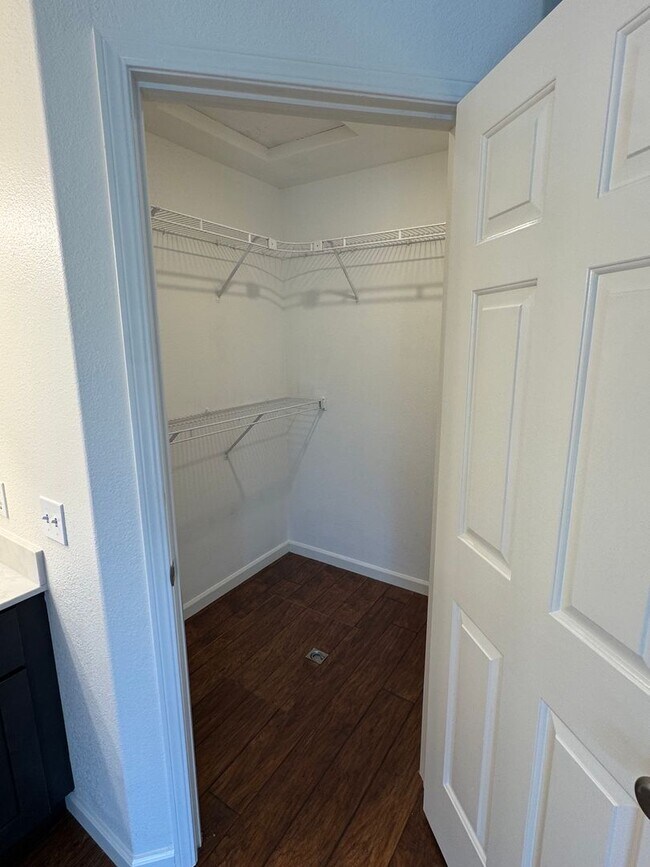 Building Photo - Beautifully Remodeled 3-Bedroom, 2-Bathroom home waiting for you !