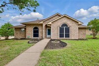 Building Photo - 560 Dandelion Dr