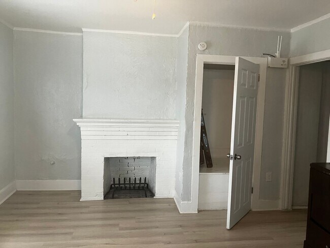 Building Photo - Cute one bedroom