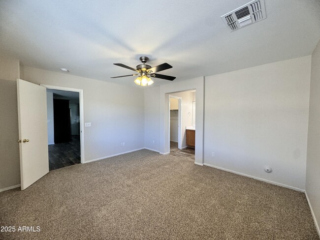 Building Photo - 9138 W Ross Ave
