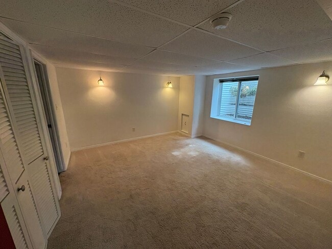 Building Photo - 631 W Crestline Dr
