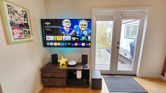 Building Photo - 11315 Roosevelt Way NE