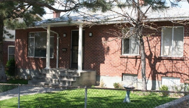 Primary Photo - 423-425 Moran St
