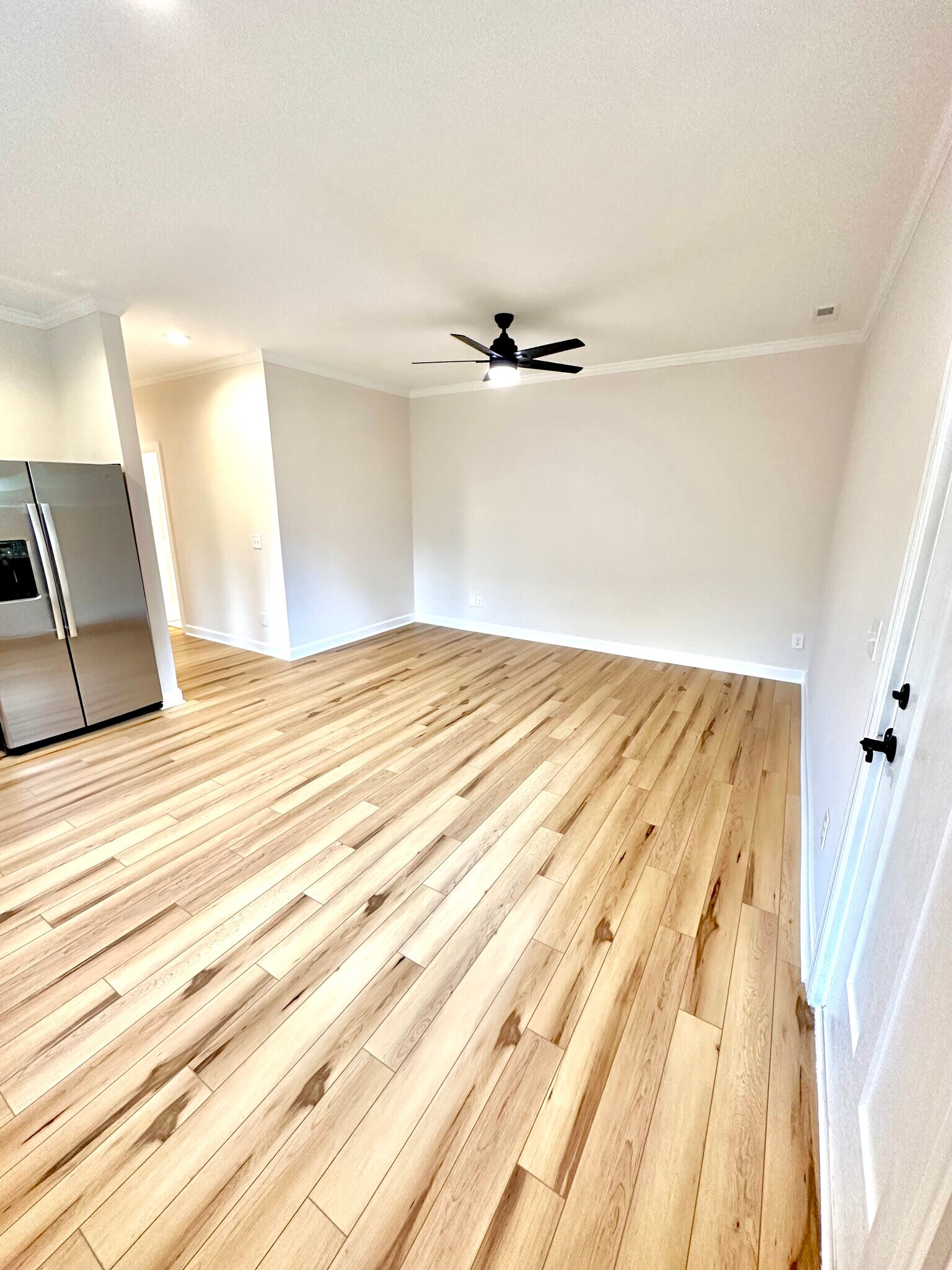 Living - 4119 Peachtree Ave