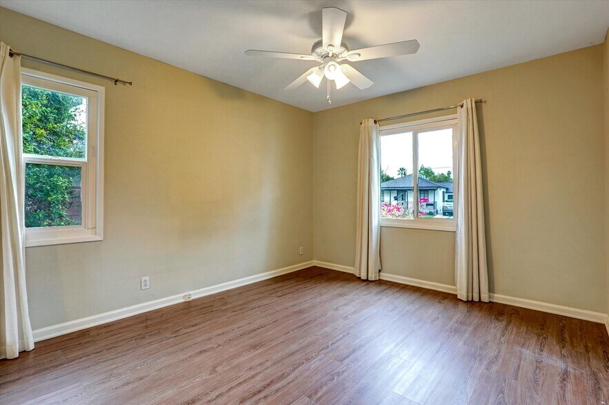 Building Photo - 5863 Alonzo Ave