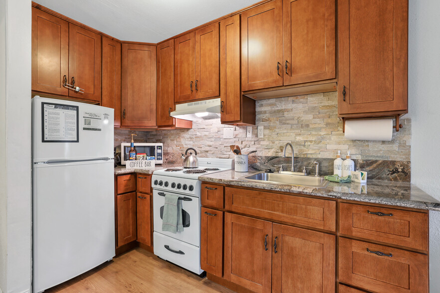 Building Photo - 1300 Regency Way