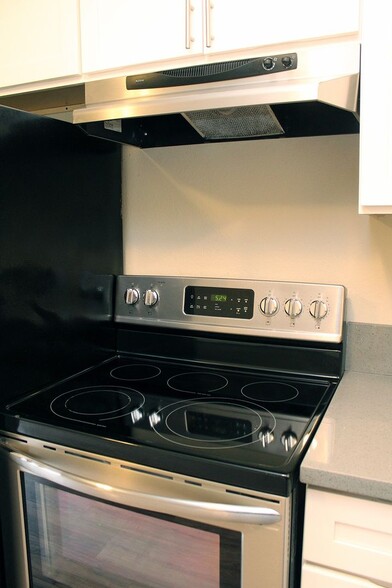 Building Photo - 4609-4609 NE Killingsworth St