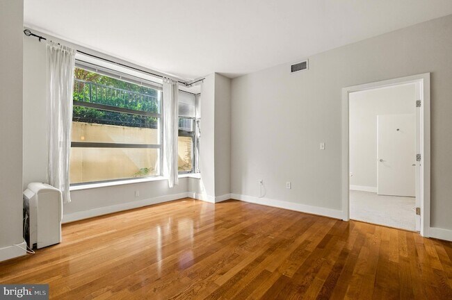 Building Photo - 1435 Chapin St NW