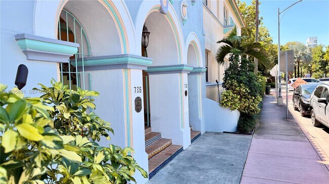 Building Photo - 736 13th St