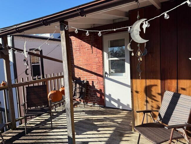 Building Photo - 319 N Charlotte St