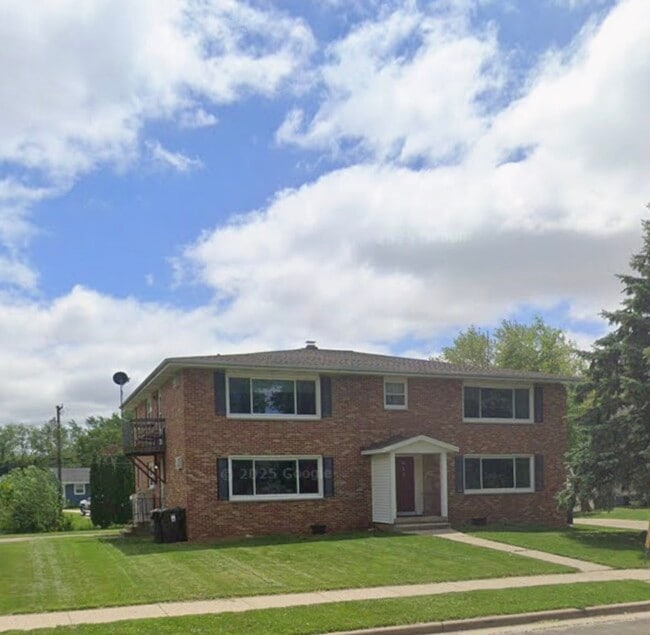 Building Photo - 873 Columbus St