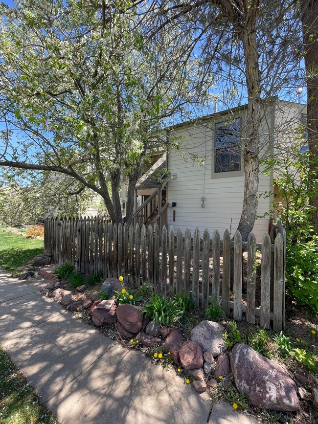 Building Photo - BEAUTIFUL 2 Bed 1 Bath Condo in Boulder