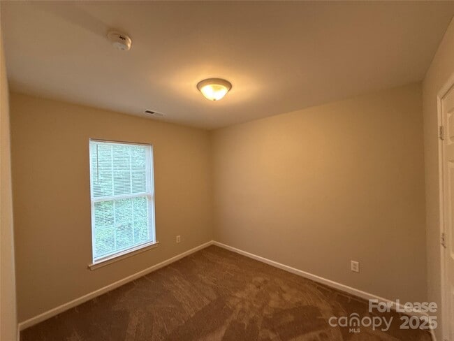 Building Photo - 1525 Braveheart Ln